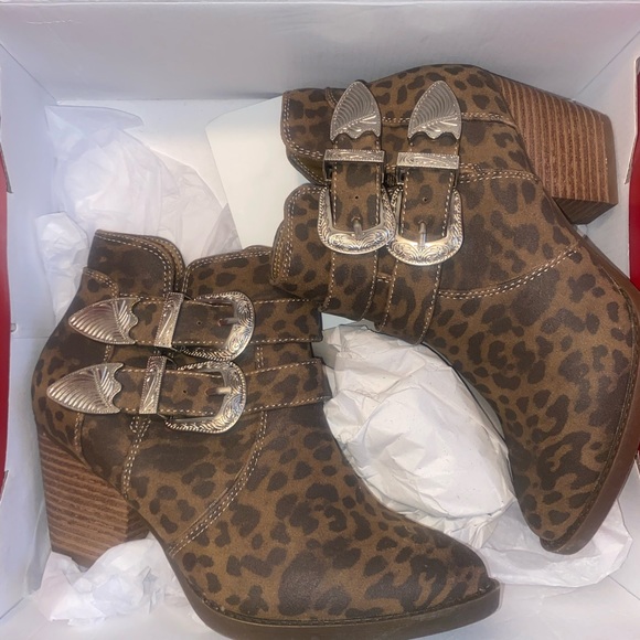 True Craft Booties - Picture 3 of 5